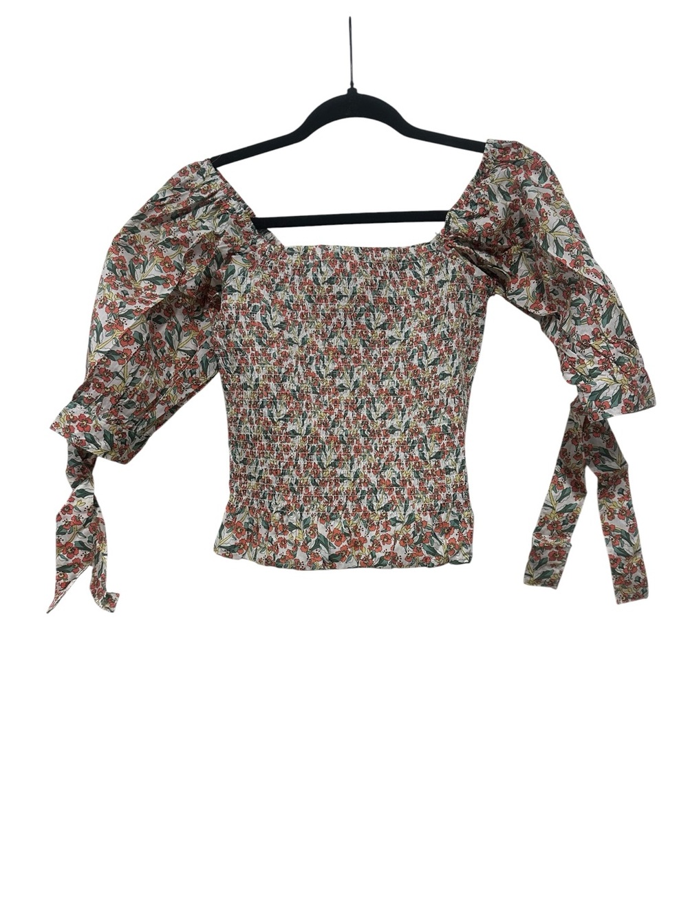Easel White Garden sm, med, lg tie sleeves